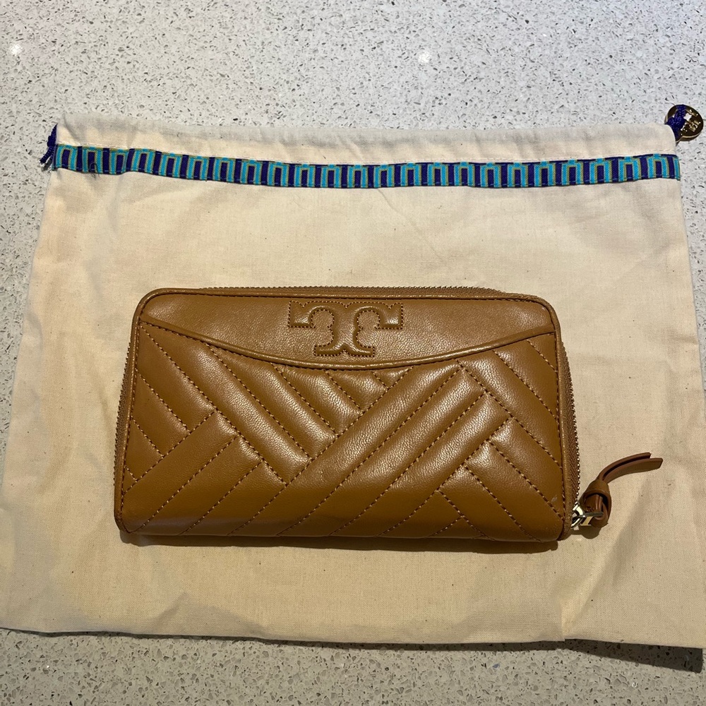 Tory Burch Chevron quilted tan zipper wallet
